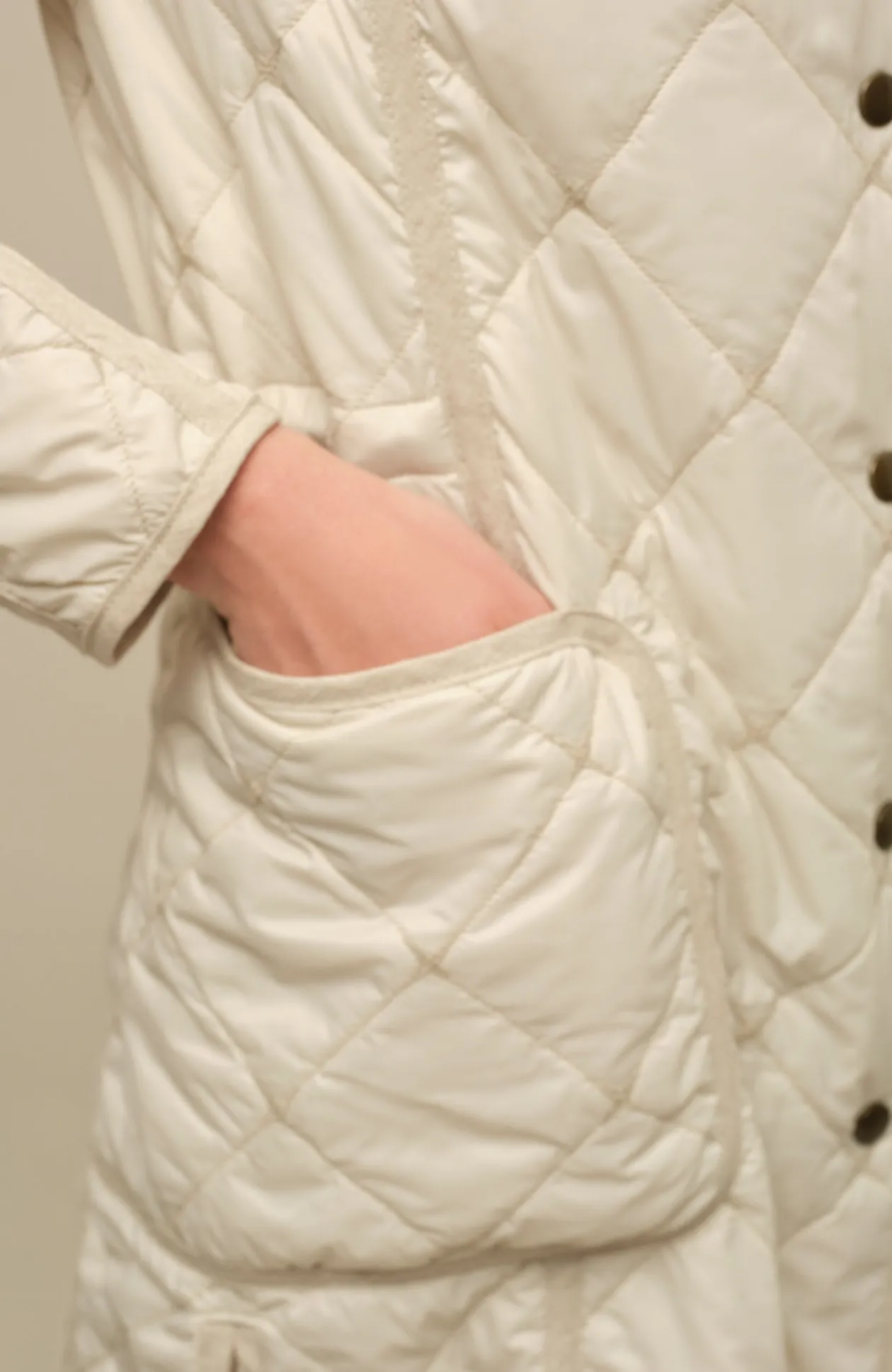 Julie Quilt Mantel