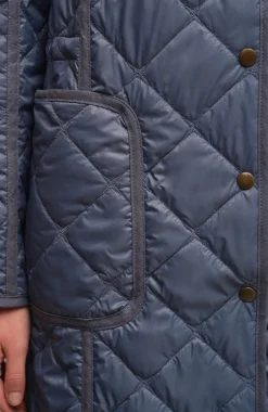 Julie Quilt Mantel