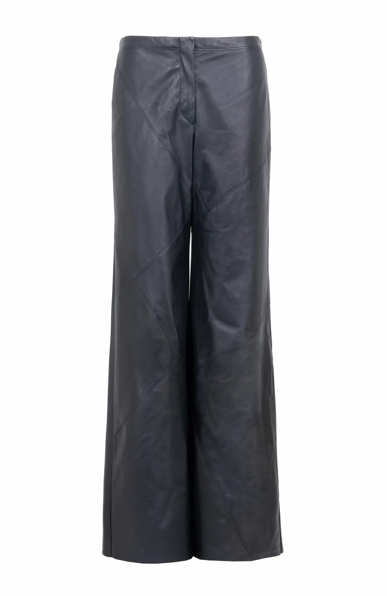 Mandy ausgestellte Lederhose