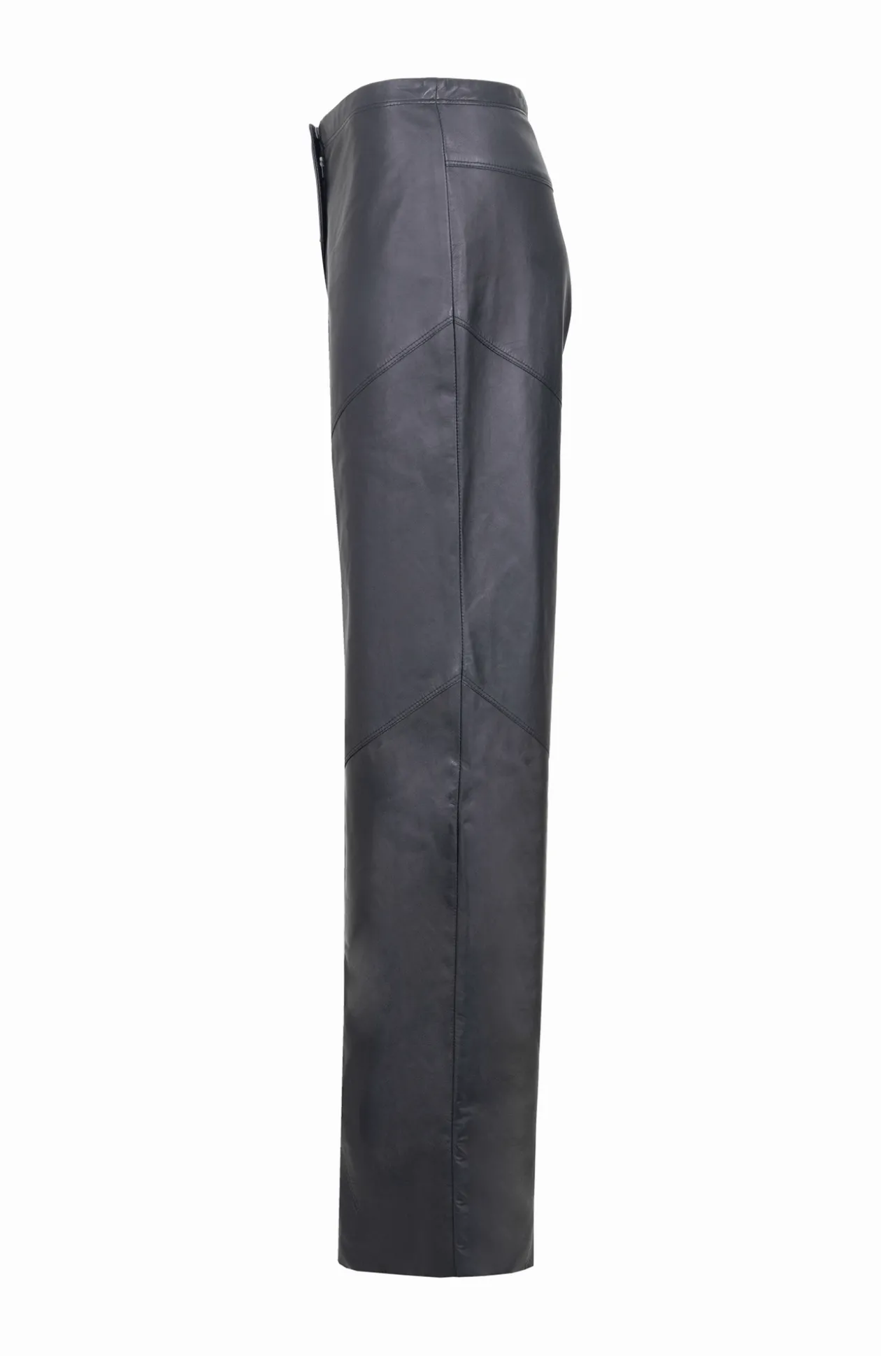 Mandy ausgestellte Lederhose